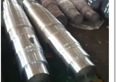 تزوير ساخن DIN1.4541 4140 فولاذي ريشة رمح A105 تزوير عمود فولاذي